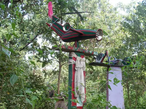 कलबंडाङ  Memorial stones/ obelisks