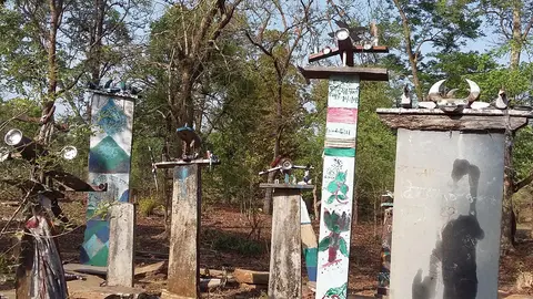 कलबंडाङ, मिळ्दपलि  Memorial stones at Midadapalli