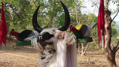 कलबंडाङ, मिळ्दपलि  Memorial stones at Midadapalli