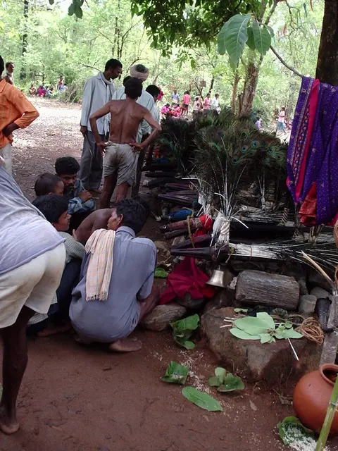 पेन कग़्सळि - पेन्ह्‌किन मोळ्किह्‌तोर